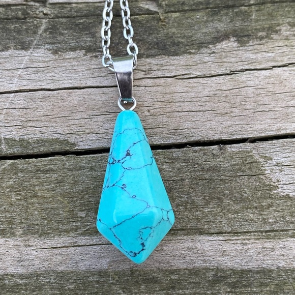Turquoise Howlite Natural Gemstone hexagon pendulum necklace - Picture 2 of 7